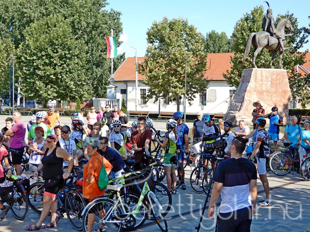 Kerékpártúra az autópályán 29